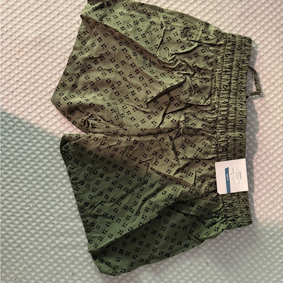 NWT green and black shorts - Picture 2 of 3